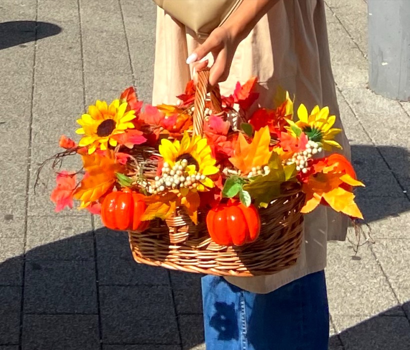 Herbstlich dekoriertes Körbchen mit Losen