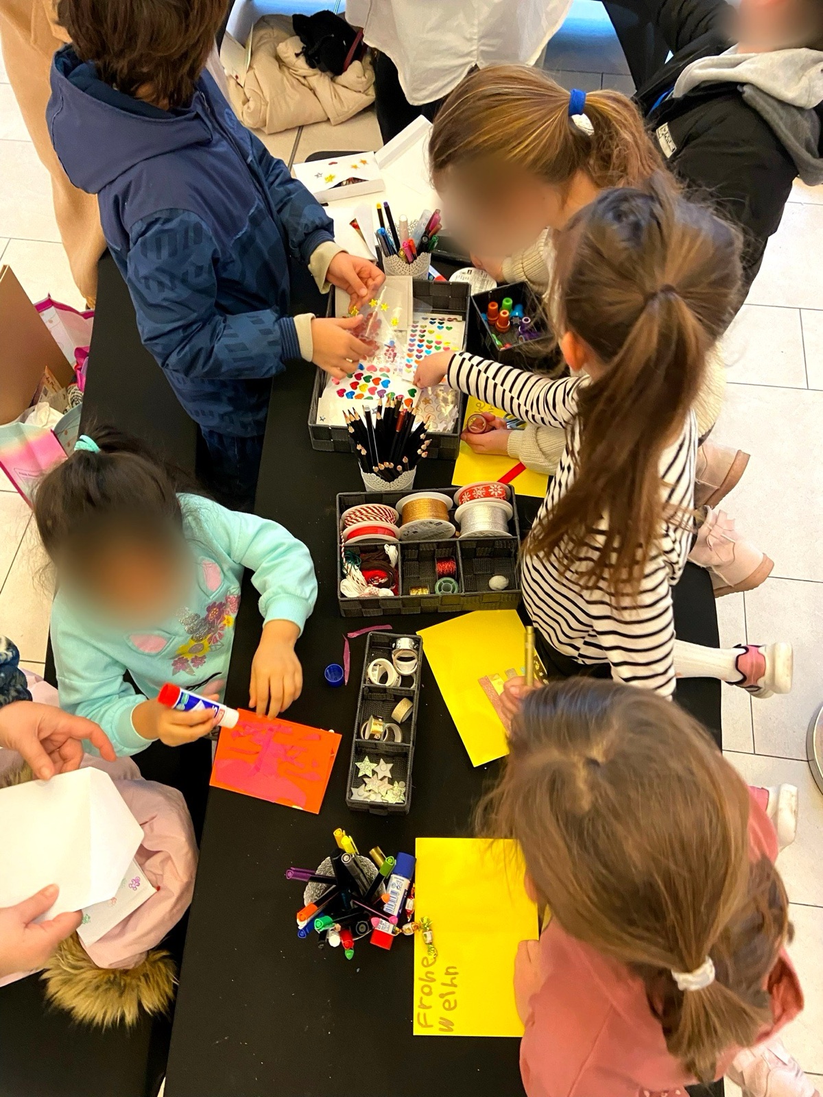 Kinder basteln Weihnachtskarten